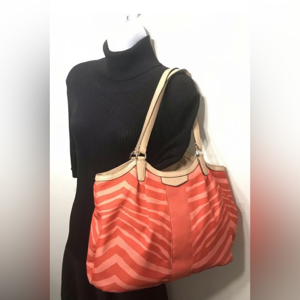 COACH Animal Print Handbag -Brand New Never Used - Picture 1 of 14